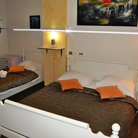 Hotel Italia 3*